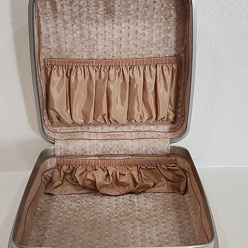 Vintage Samsonite Silhouette Cream Honeymoon Strap Square Luggage - Picture 4 of 13